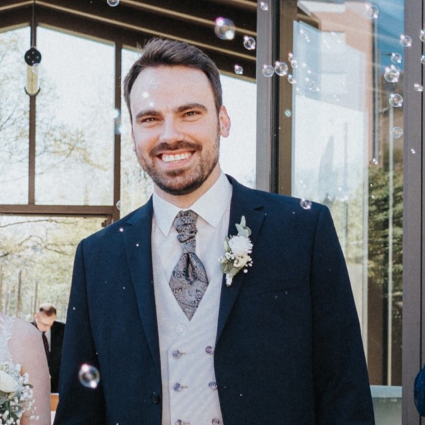 Kristof, Gründer von lifemoments, als Bräutigam auf seiner Hochzeit